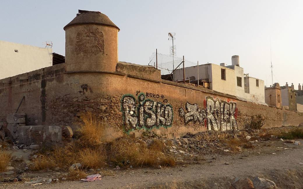 Zeventiende eeuws kasteel verdwijnt langzaam na kraking in Almería