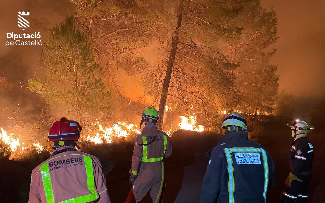 Lage temperaturen en hoge luchtvochtigheid zorgen voor stabilisatie bosbrand Castellón