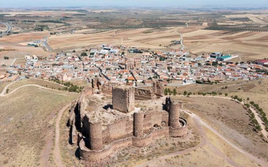 Voor slechts één euro kun jij een kasteel kopen in Spanje