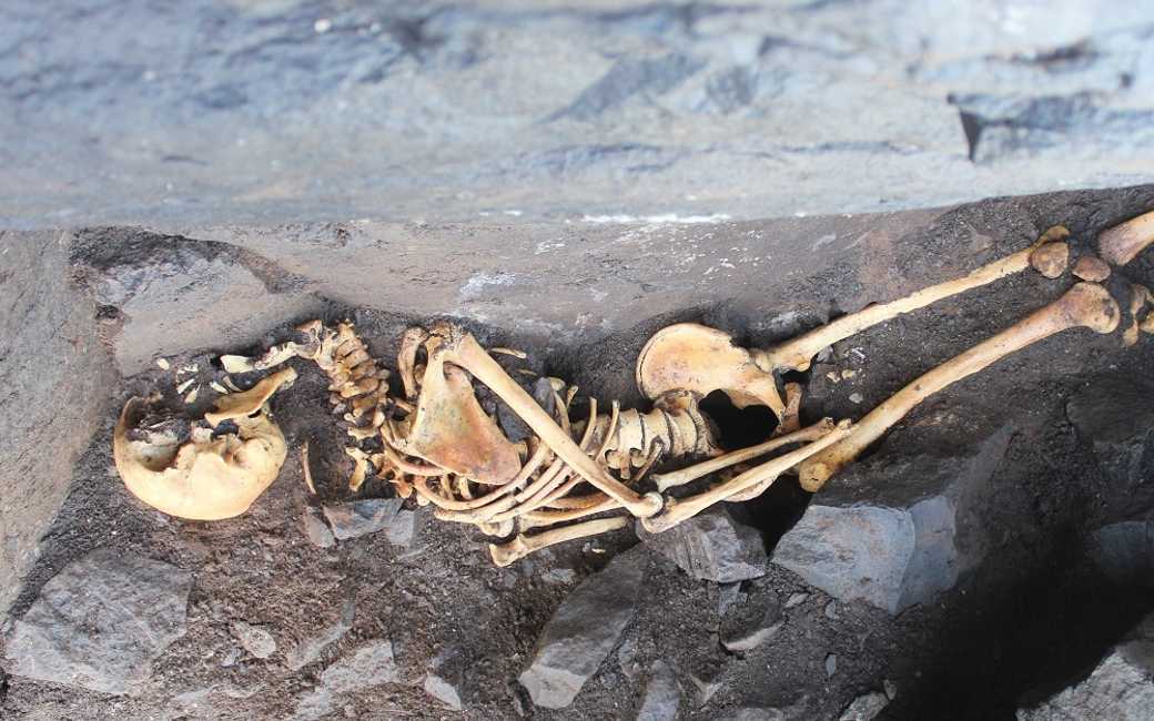 In een grot op Gran Canaria zijn de overblijfselen van zes vastgebonden mensen gevonden
