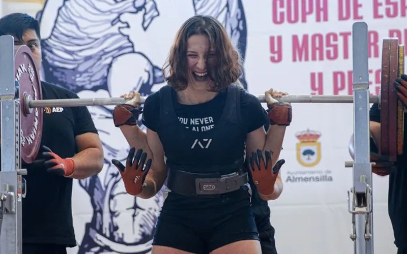 De sterkste vrouw van Spanje komt uit Galicië kan 200 kilogram makkelijk aan