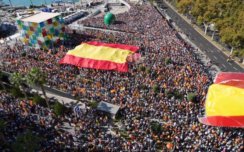 Massale protesten tegen amnestiewet en waarnemend premier Sánchez in Spanje