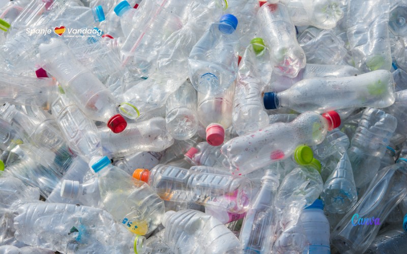 Plastic flessen water bevatten duizenden kleine deeltjes plastic of nanoplastics