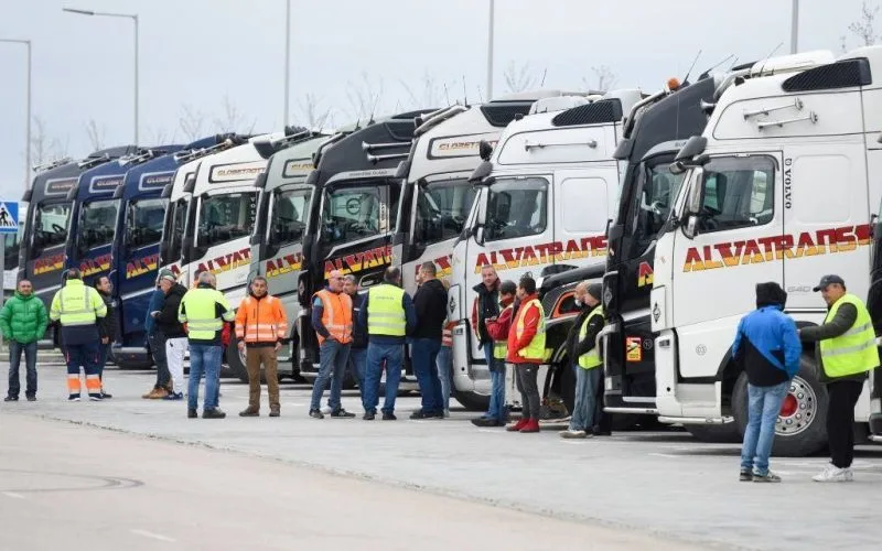 Independent truck drivers join agricultural protests in Spain