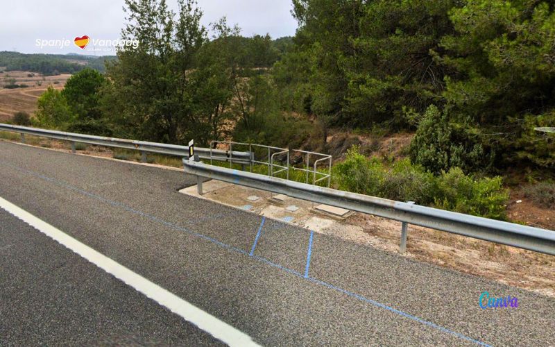 Wat zijn deze blauwe lijnen op sommige Spaanse wegen en snelwegen?