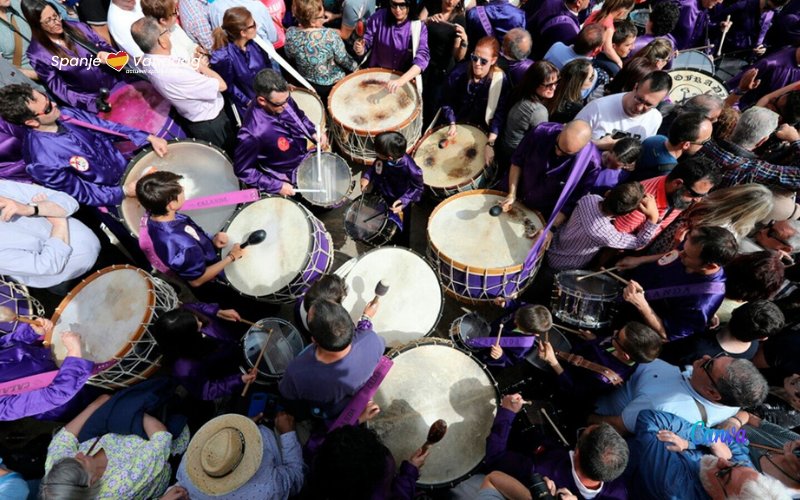 20.000 trommelaars verbreken de Semana Santa stilte in Teruel