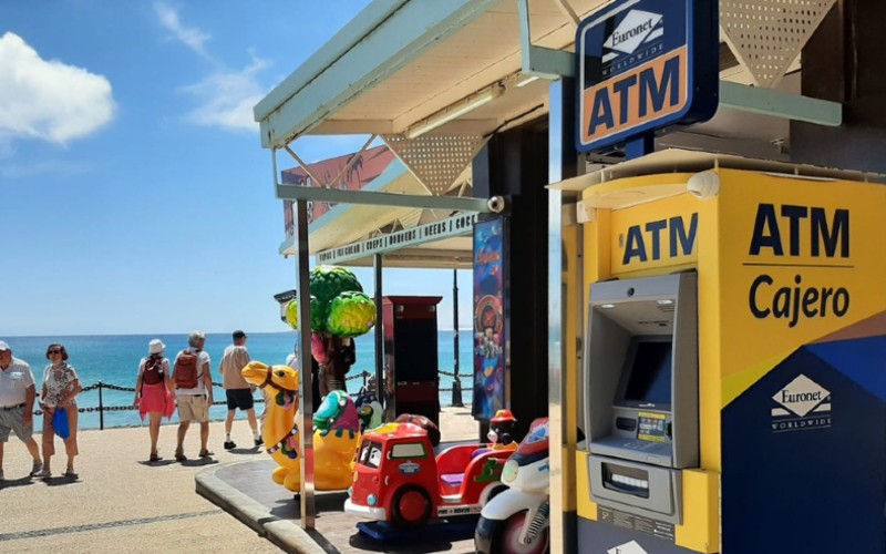 Gemeente Benidorm mag de ATM-pinautomaten niet weghalen van een rechter