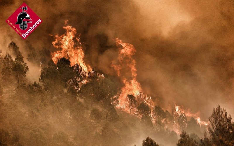 Bosbrand Costa Blanca verwoest 800 hectare met 180 bewoners geëvacueerd