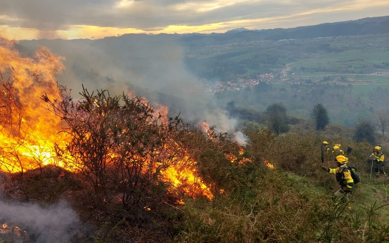 Tientallen ongecontroleerde bosbranden in Cantabrië