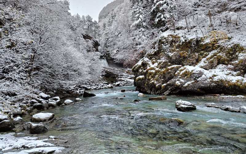 April doet wat ie wil met winterweer en sneeuw in Spanje