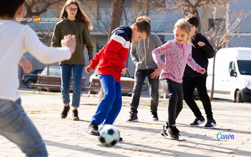 Een dorp in Zaragoza straft kinderen die op de boulevard voetballen