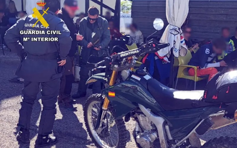 35 Nederlandse motorrijders bekeurd na illegale rally in natuurgebied in Aragón