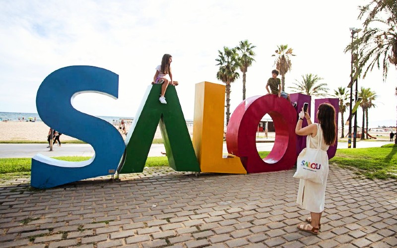 Salou overweegt een nieuwe belasting voor toeristen om de hoge kosten te compenseren