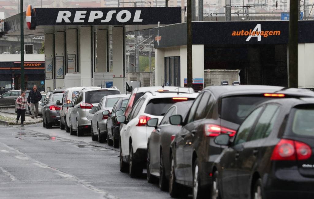 Staking Portugal zorgt voor rijen bij Spaanse tankstations