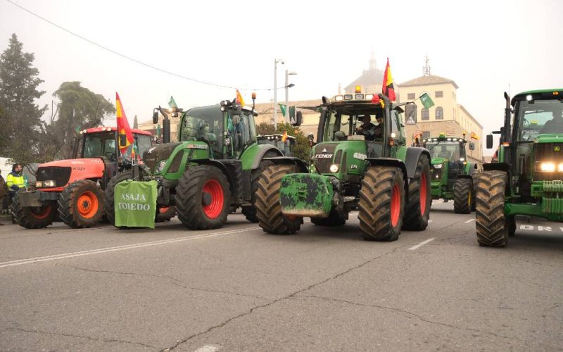 Boerenprotest Spanje met door tractoren geblokkeerde wegen