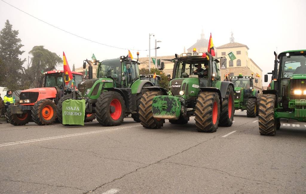 Boerenprotest Spanje met door tractoren geblokkeerde wegen