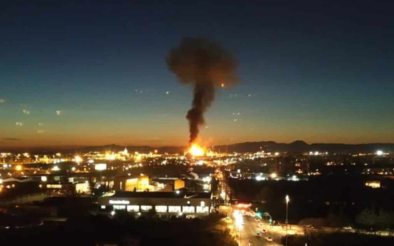 LET OP: Grote explosie petrochemische industrie Tarragona