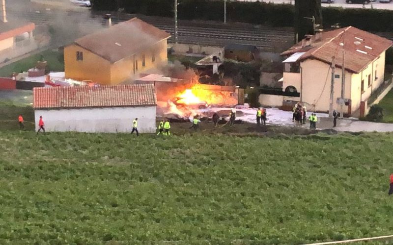 Piloot overleden na neerstorten vliegtuig op weg in Navarra