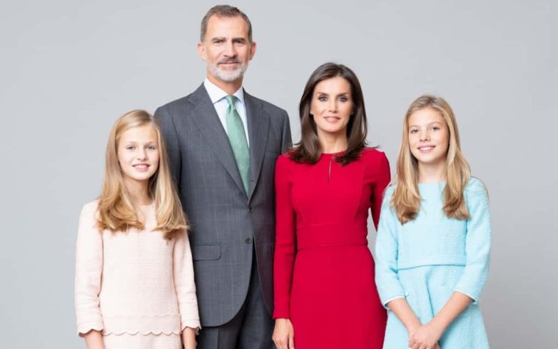 Nieuwe staatsiefoto's koninklijke familie Spanje gepubliceerd