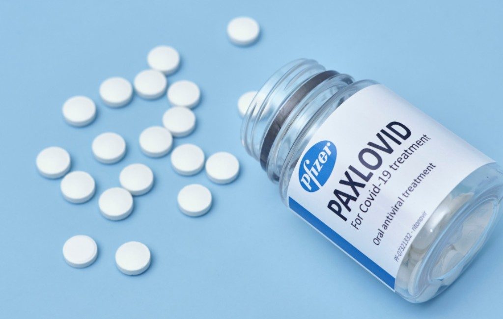 Spanje gaat prijzen zelftesten reguleren en koopt eerste Paxlovid coronapillen