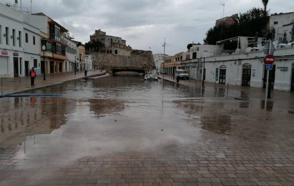 Geheel onverwachte mini-tsunami bij Menorca