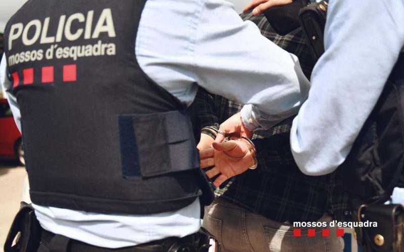 Buitenlandse toerist wordt op klaarlichte dag beroofd en met een mes gestoken in Barcelona