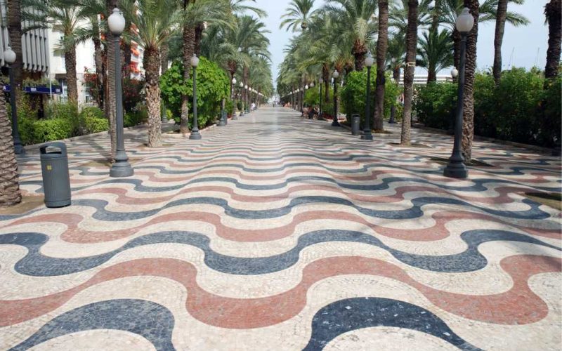 Website verkoopt tesserae van de emblematische boulevard van Alicante