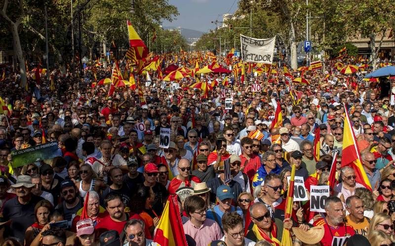 50.000 demonstranten bijeen tijdens anti-amnestie manifestatie in Barcelona