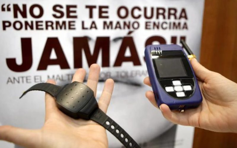 2.500 daders partnergeweld worden met elektronische armbanden gecontroleerd in Spanje