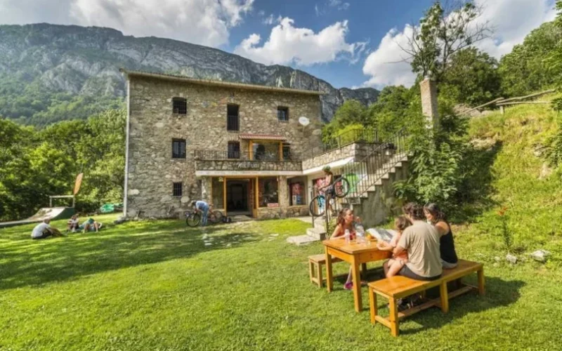 Meer toeristen kozen in 2023 voor appartementen, campings en Turismo Rural in Spanje