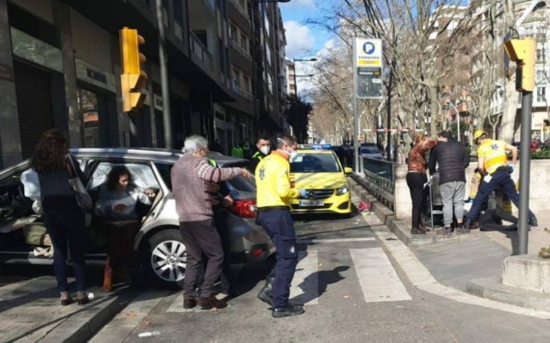 Acht gewonden nadat vrouw macht over haar auto verliest in Reus