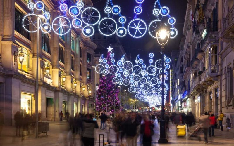 Wanneer gaat de kerstverlichting aan in de Spaanse steden?