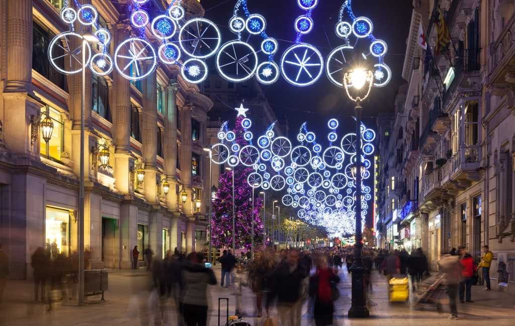Wanneer gaat de kerstverlichting aan in de Spaanse steden?