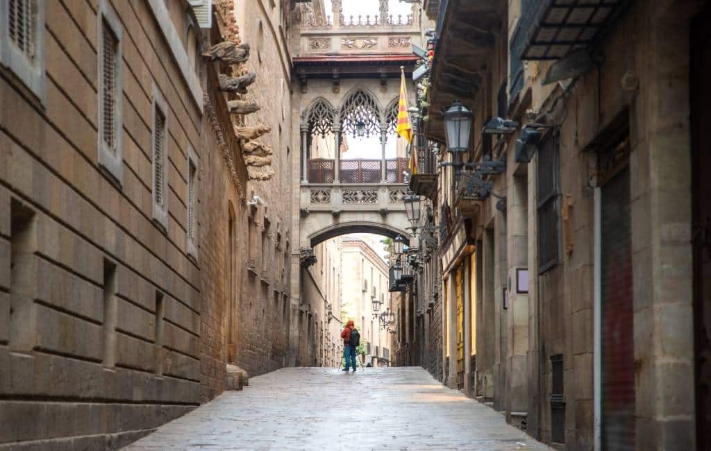 Waarom wordt Barcelona ook wel ‘ciudad condal’ genoemd?
