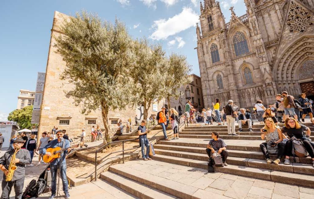Barcelona beboet groepen groter dan 20 toeristen in het historisch centrum
