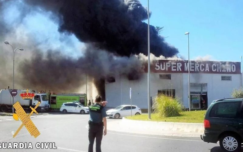 Tien jaar celstraf voor brandstichting Chinese bazaar in Málaga vanwege het verspreiden van Covid