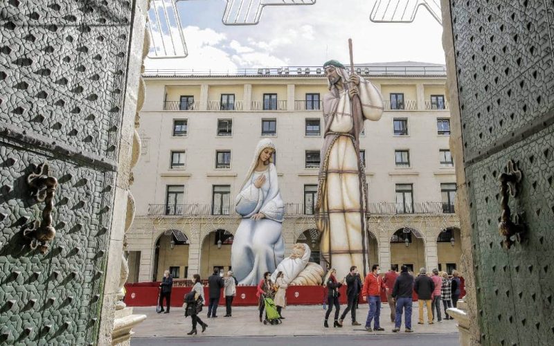 Alicante heeft Guinness record kerststal figuren van 18 meter hoog