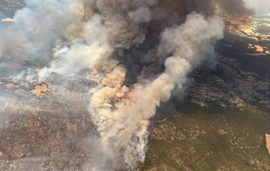 Drie grote natuur- en bosbranden hebben Catalonië in de ban met 12 branden in heel Spanje