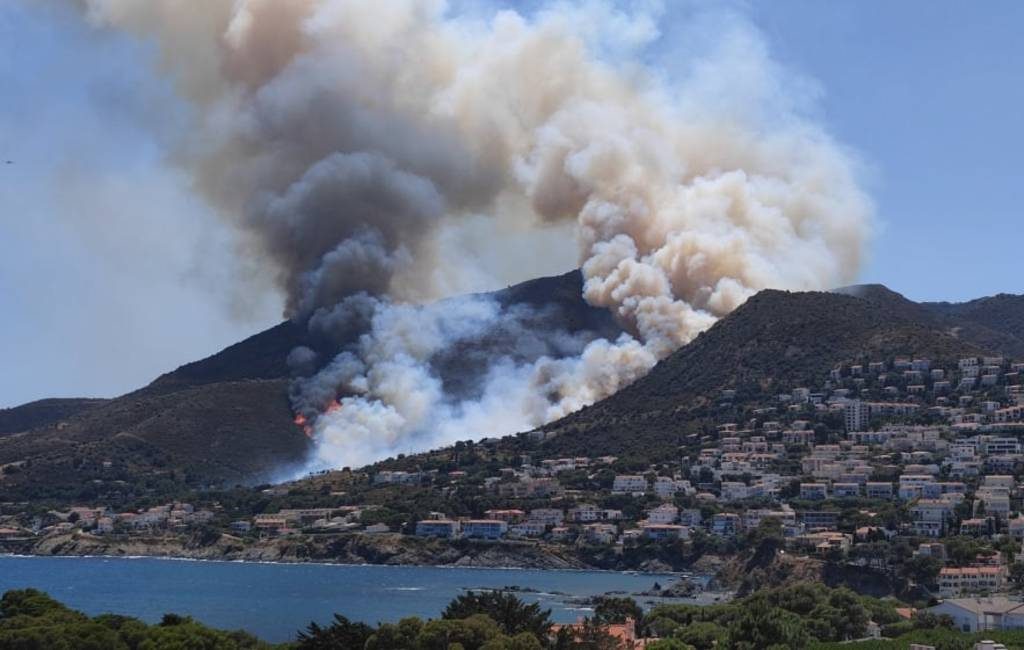 Grote natuur- en bosbrand aan de Costa Brava in Llançà en Cap de Creus