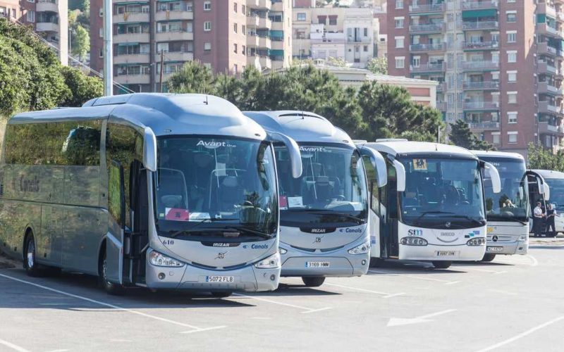 Toeristenbussen die Barcelona bezoeken moeten nu betalen om te stoppen