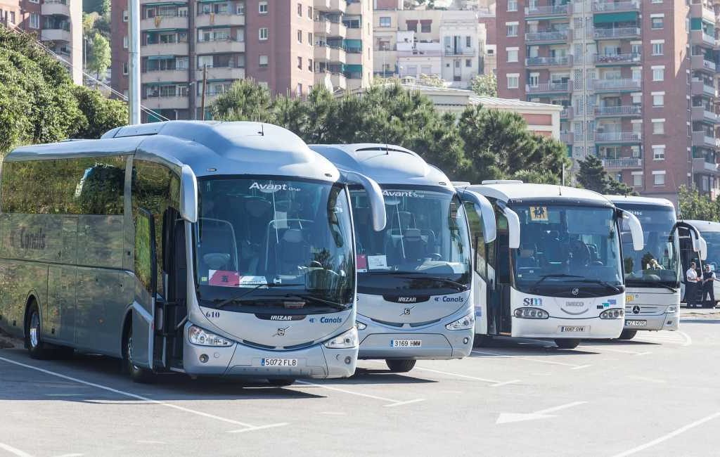 Toeristenbussen die Barcelona bezoeken moeten nu betalen om te stoppen