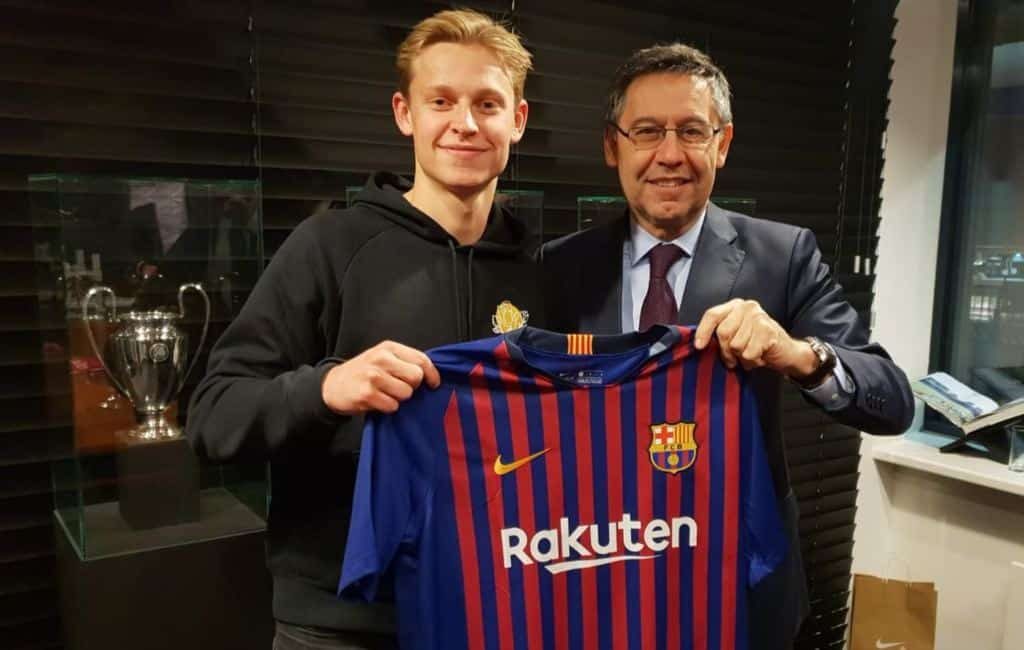 Voetballer Frenkie de Jong voor bijna 90 miljoen euro naar FC Barcelona
