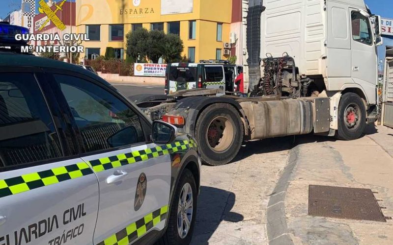 Vrachtwagenchauffeur dronken, gedrogeerd en met een ingetrokken rijbewijs achter het stuur in Murcia