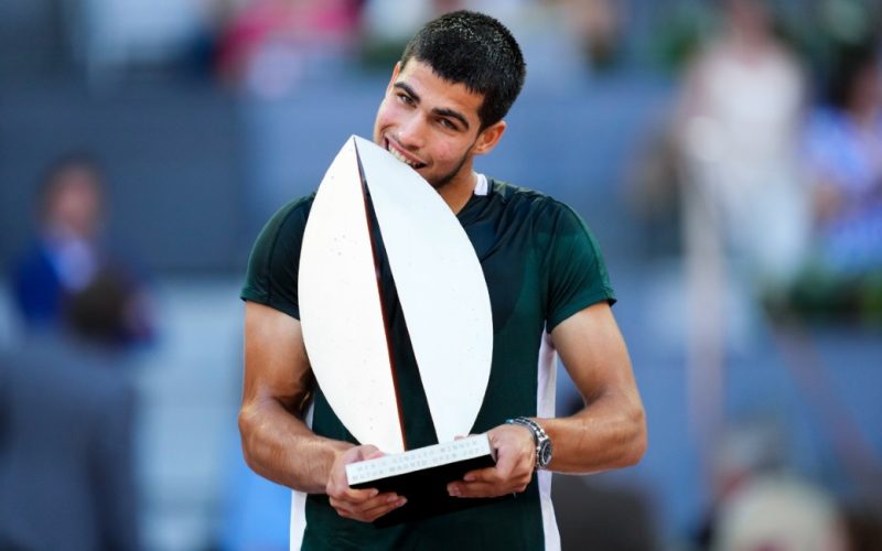 19-jarige Spaanse tennisser Alcaraz stuurt Nadal en Djokovic naar huis en wint Mutua Madrid Open