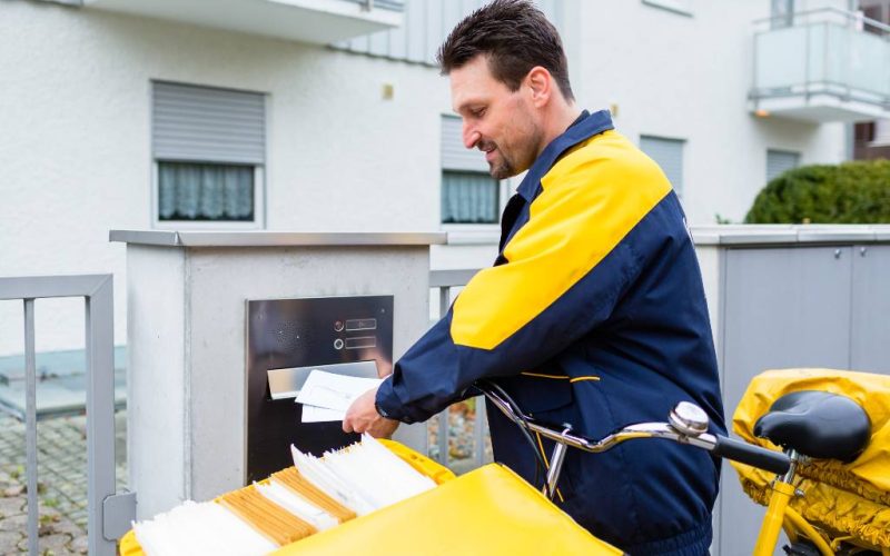 Correos postbodes op het Spaanse platteland gaan postkantoor diensten bieden