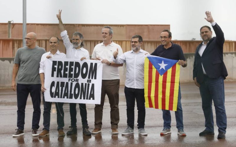 Catalaanse politici na gratie van Spaanse regering op vrije voeten gesteld