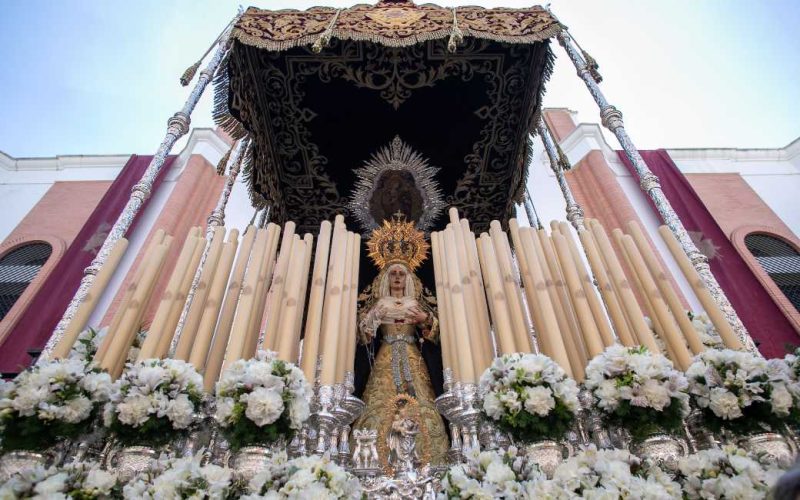 Heel Sevilla huilt omdat de Semana Santa processies vanwege regen niet door gaan