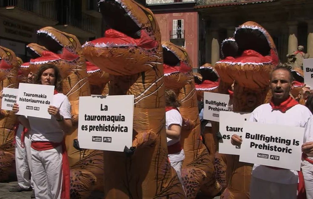 Dinosaurussen-protest tegen het stierenvechten in Pamplona