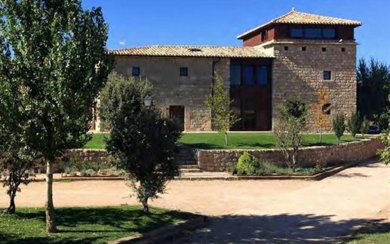 Gerestaureerd toeristendorp te koop in Spanje voor 4 miljoen euro