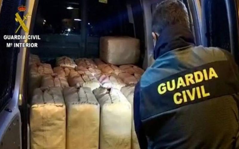 26 personen aangehouden met 3.362 kilogram hasj aan de kust van Málaga